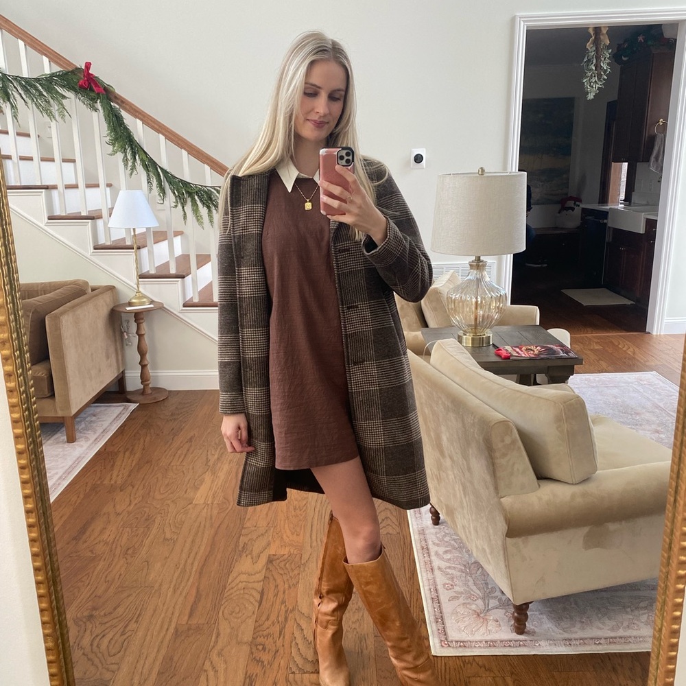 Elegant Brown Sleeveless Dress Christmas outfit